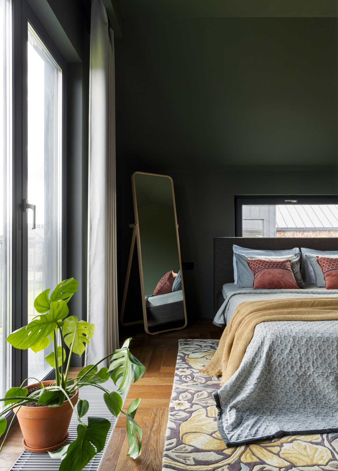 Дом в Подмосковье 137 м2 с темными стенами