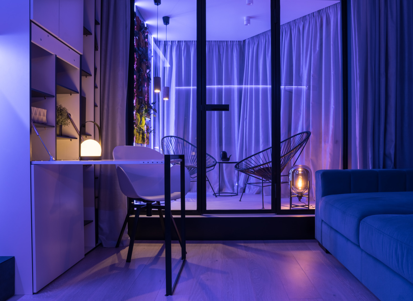 "Белый, серый и графит"