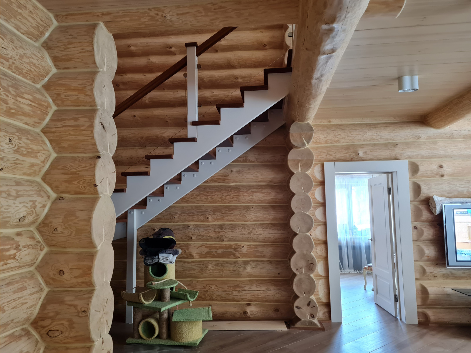 Обложка проекта: Лестница интерьерная с ограждениями из стекла