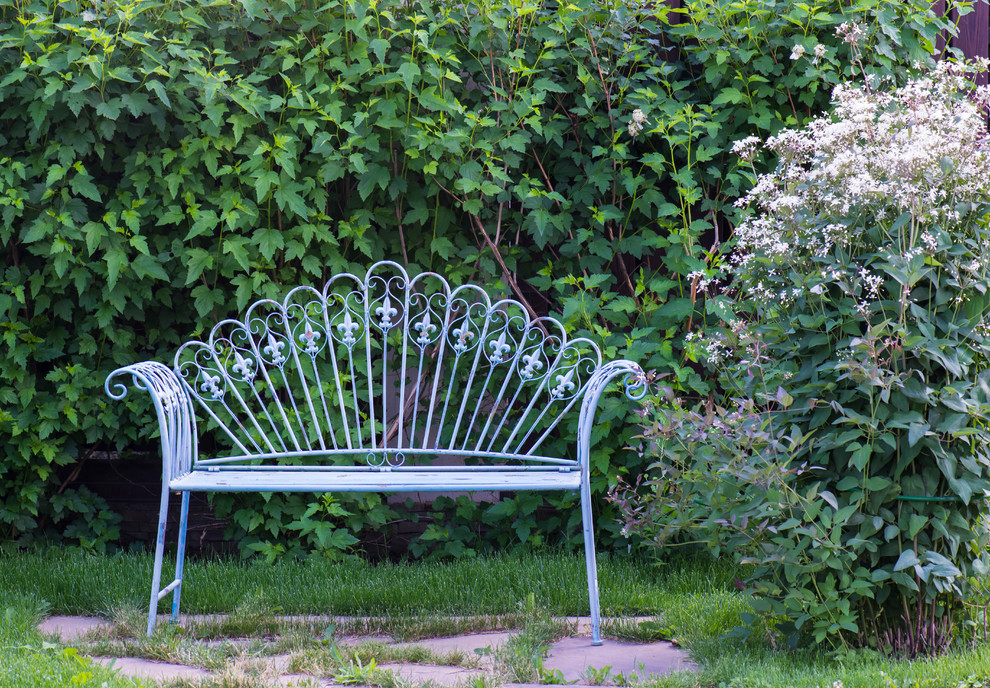 Маленький сад в пригороде