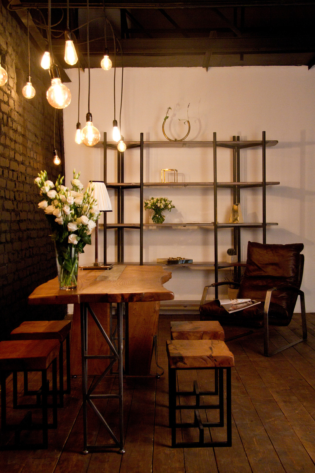 Лофт со столом