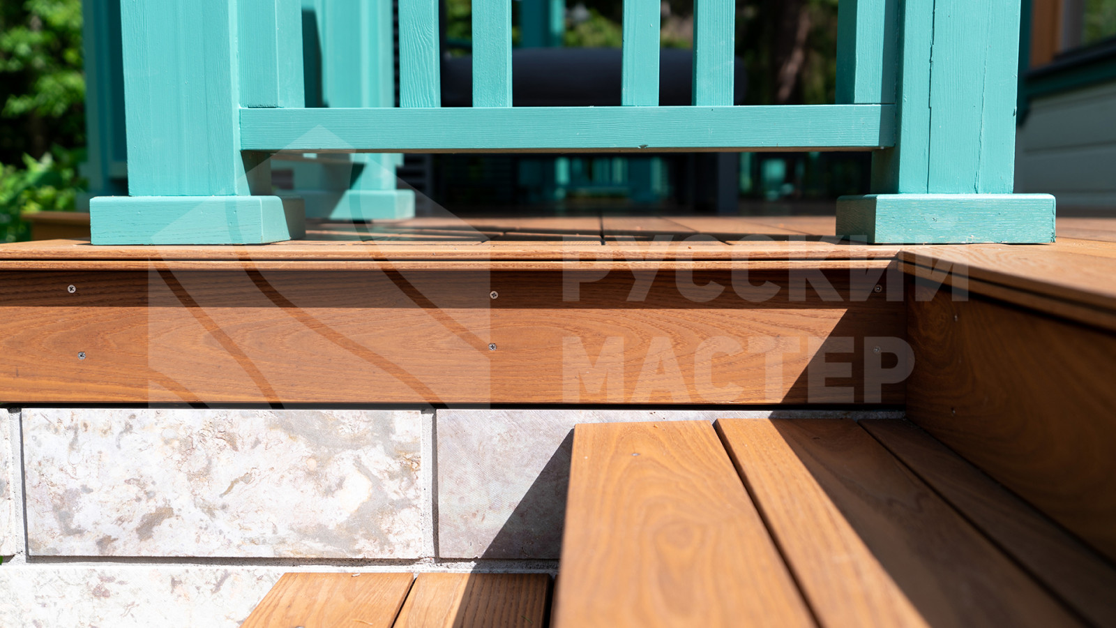 Терраса из термоясеня для загородного дома