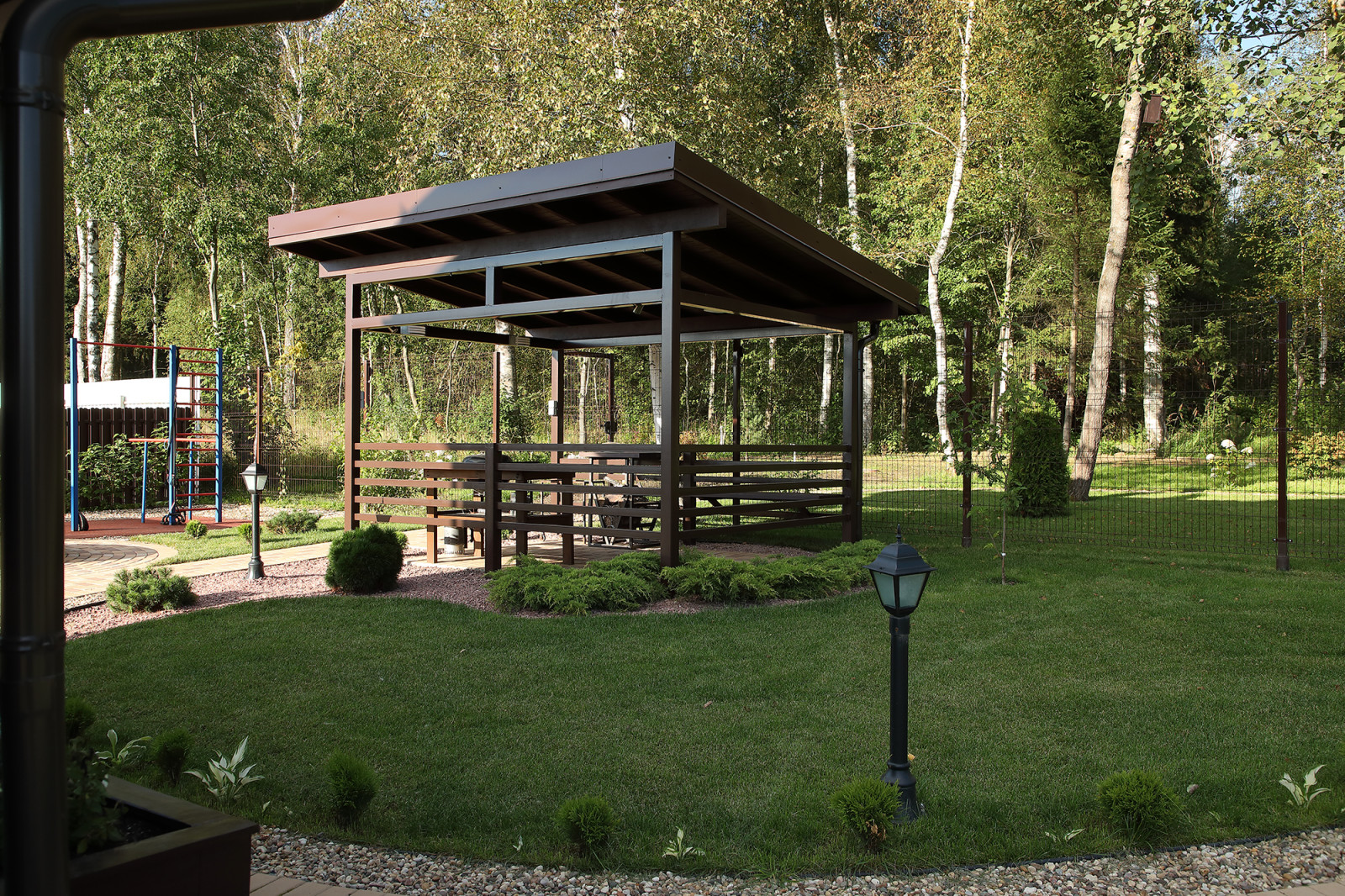 КП Никольское Лесное. Ландшафт, Беседка.