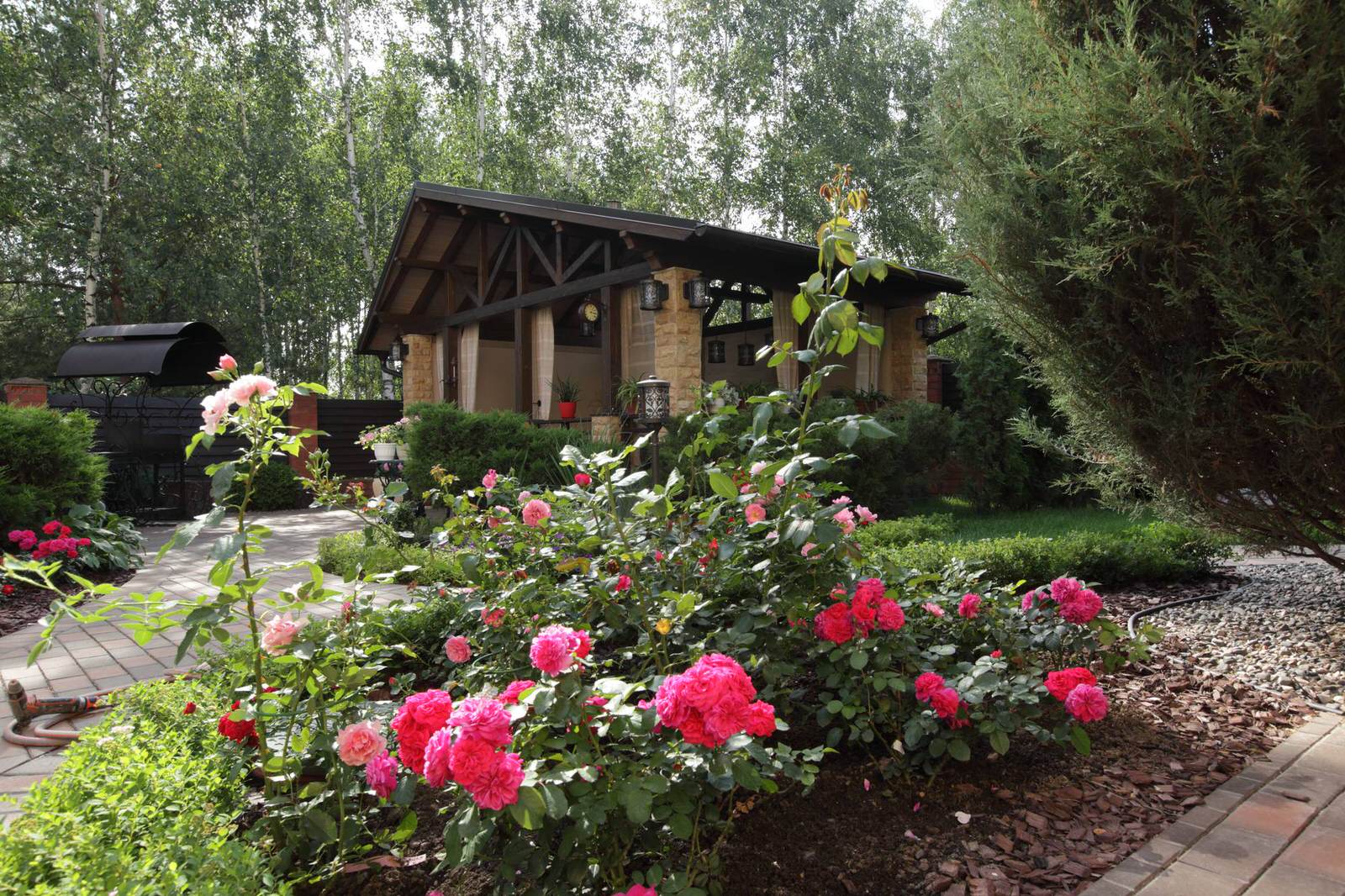 Любимовка. Беседка в пейзажном саду.