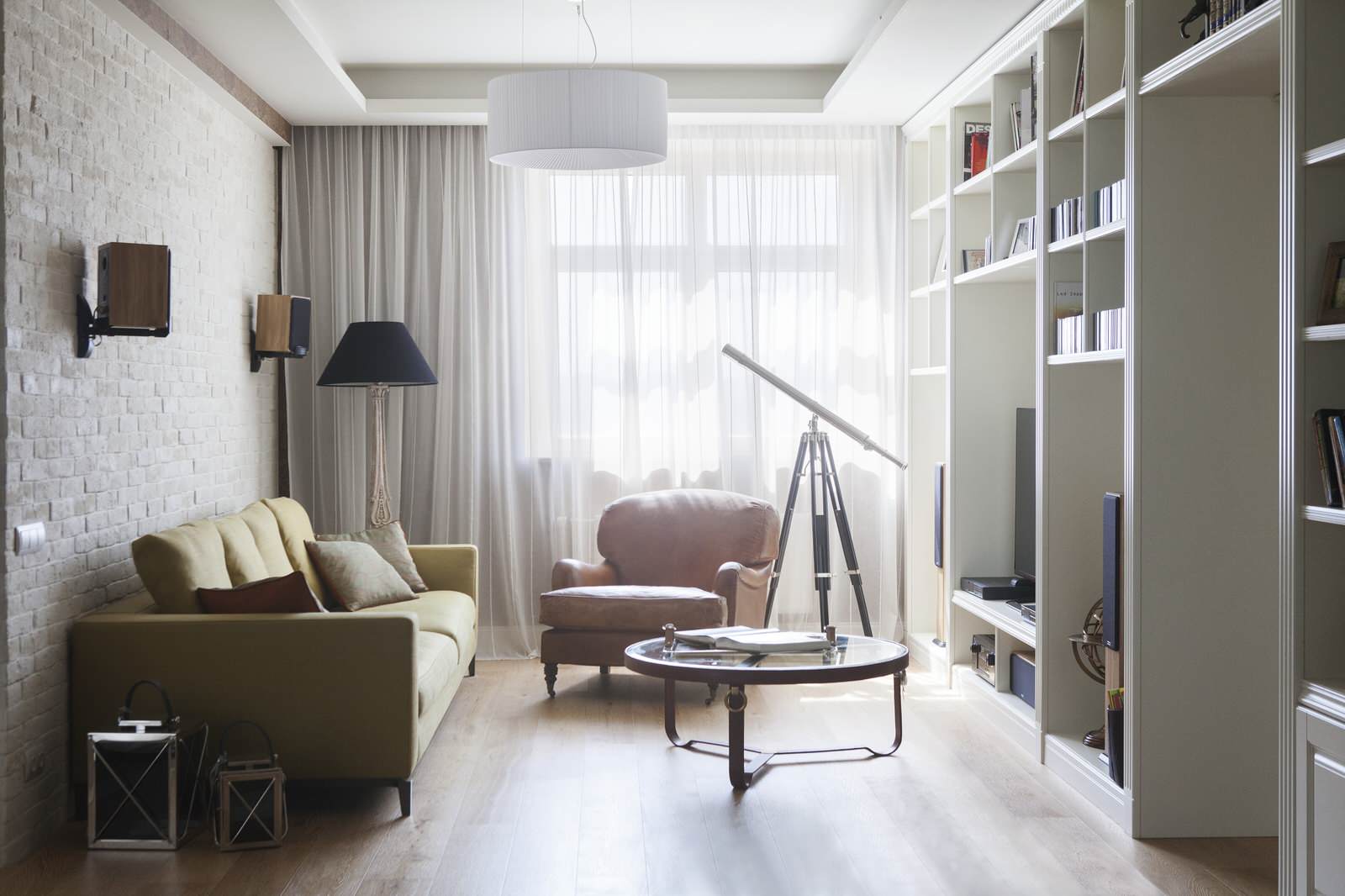 Houzz тур: Смелые обои и ванна-будуар в квартире нестандартной формы