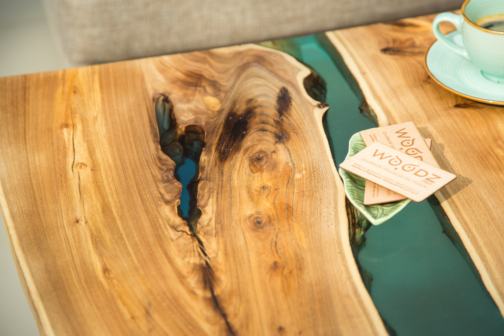 Журнальный столик с рекой