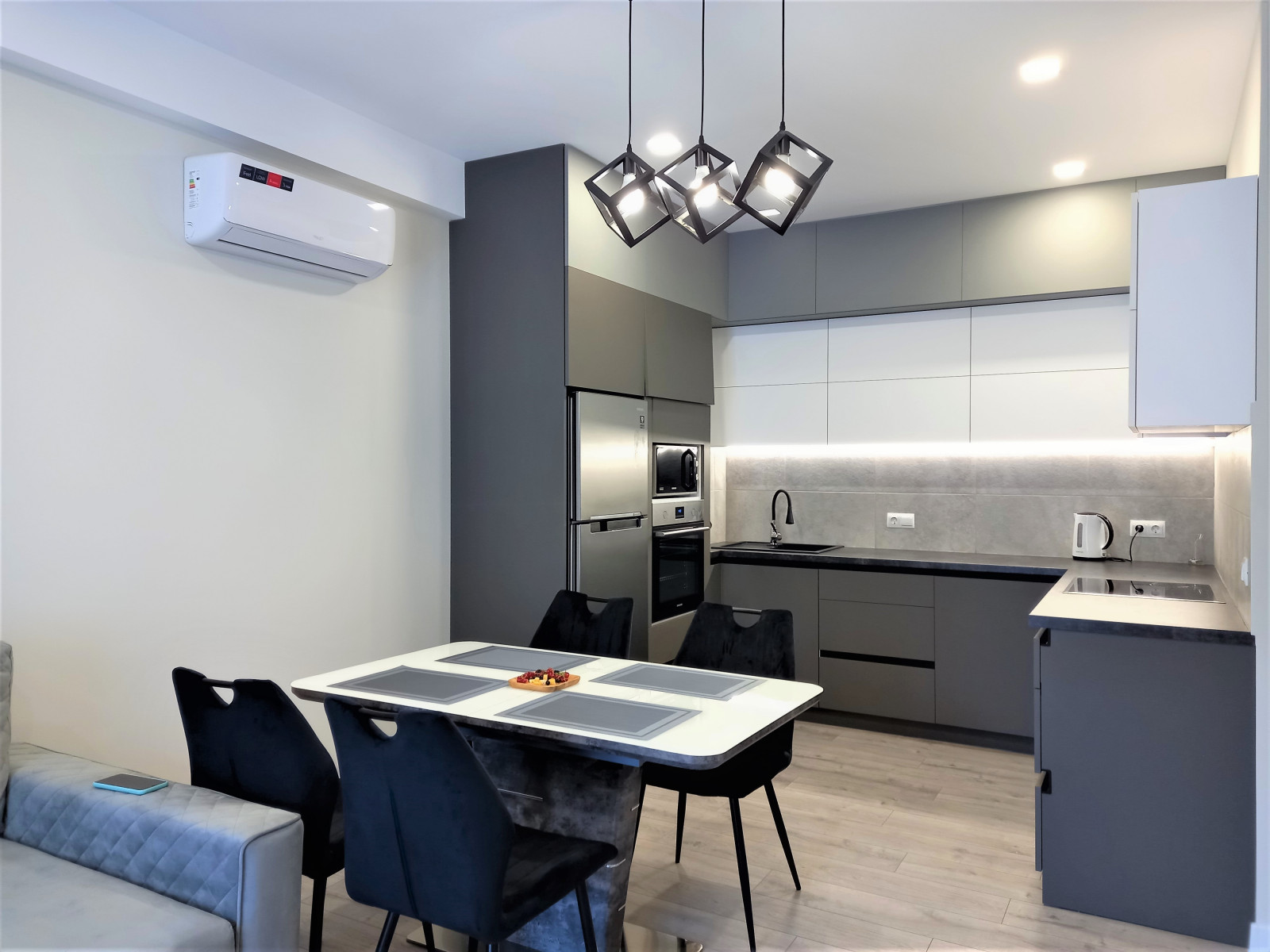 Обложка проекта: Косметический ремонт 2комнатной квартиры в новостройке