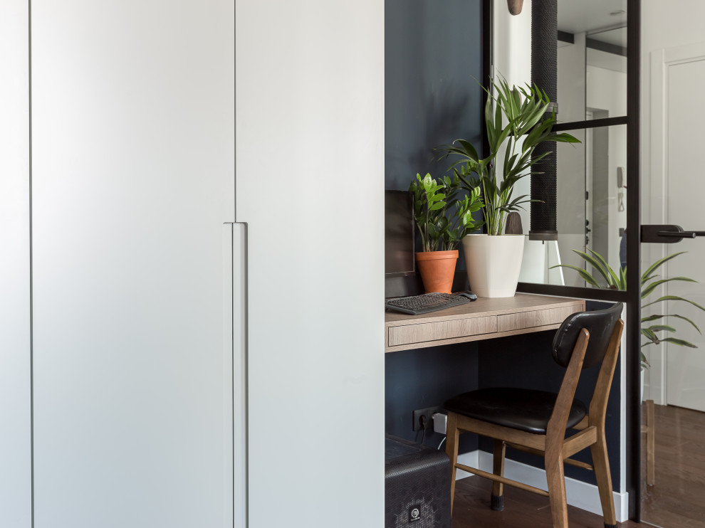 Синяя кухня и шкаф ЖК Преображение