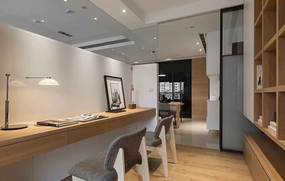 Лаконичный интерьер квартиры с кабинетом и детской комнатой от L DESIGN