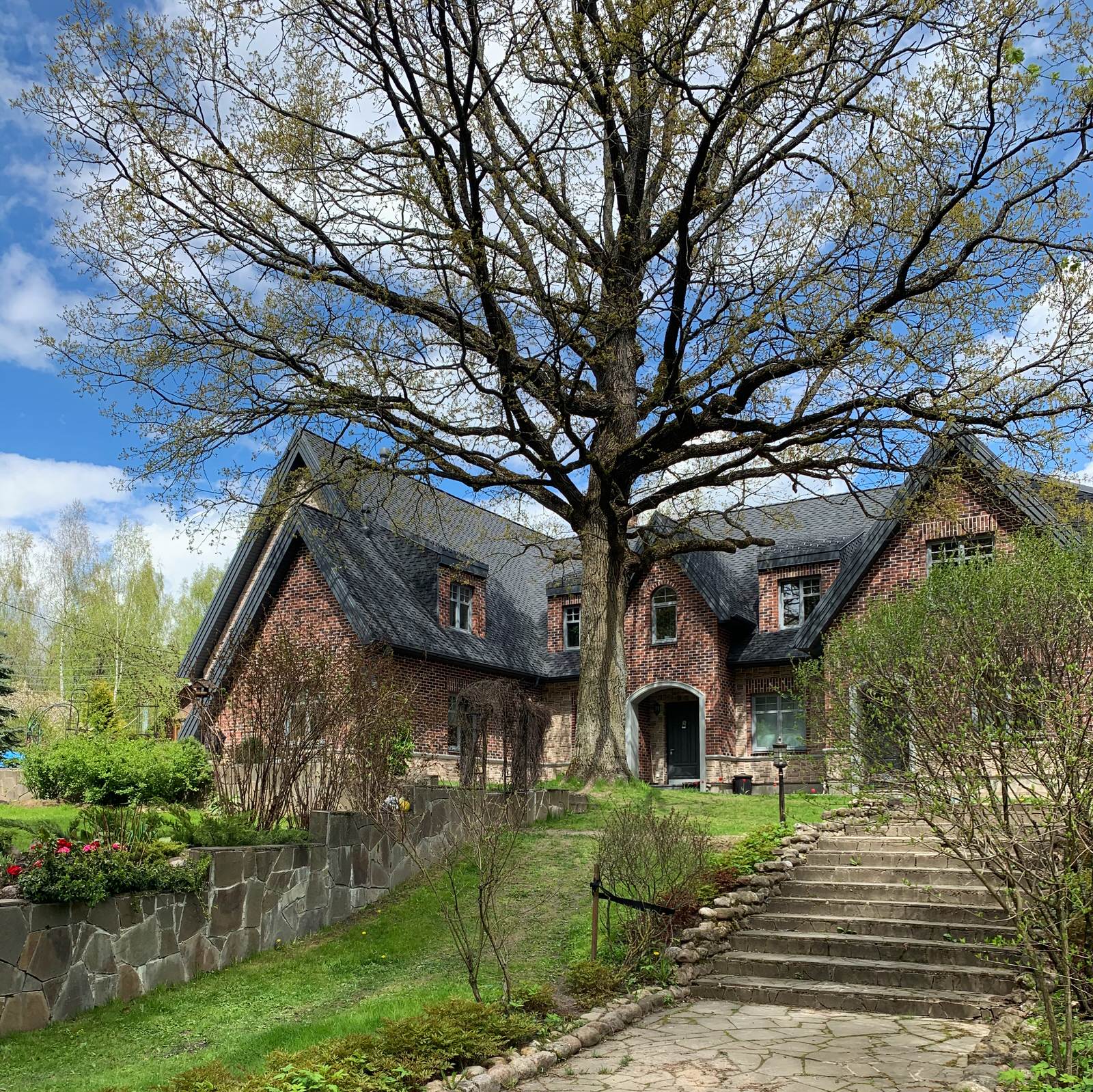 Загородный дом в стиле Тюдор