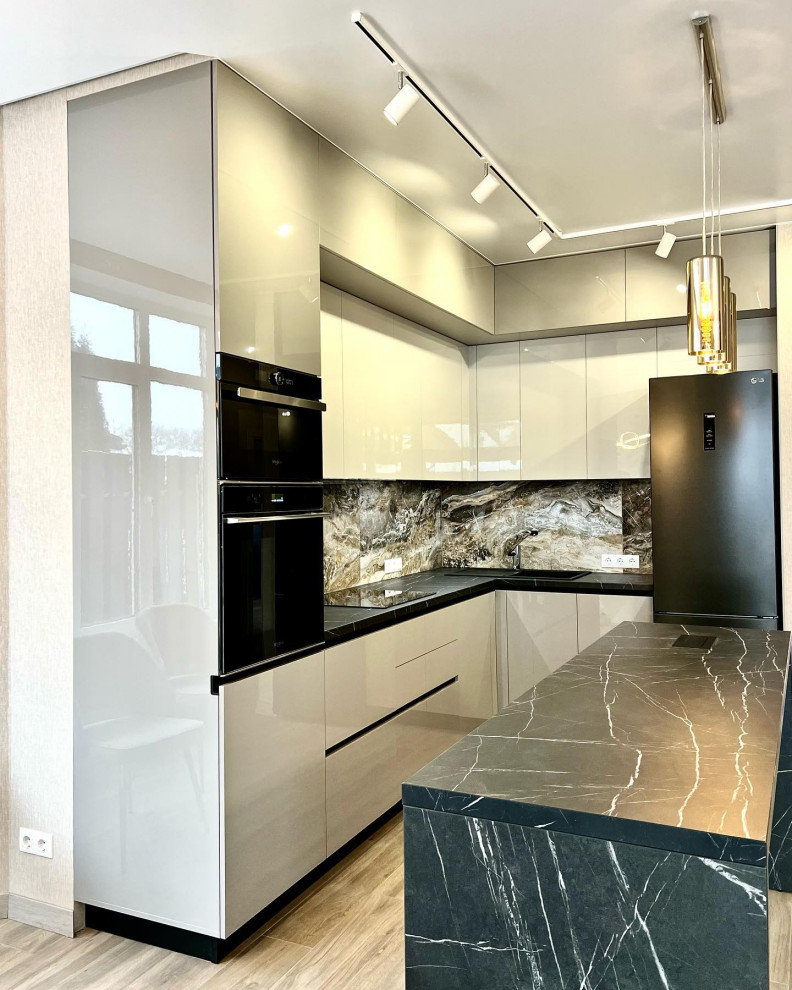 Красивая кухня с островом