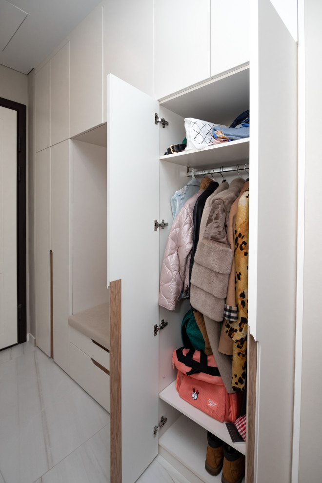 Гардероб и шкаф в прихожую в минималистичном стиле