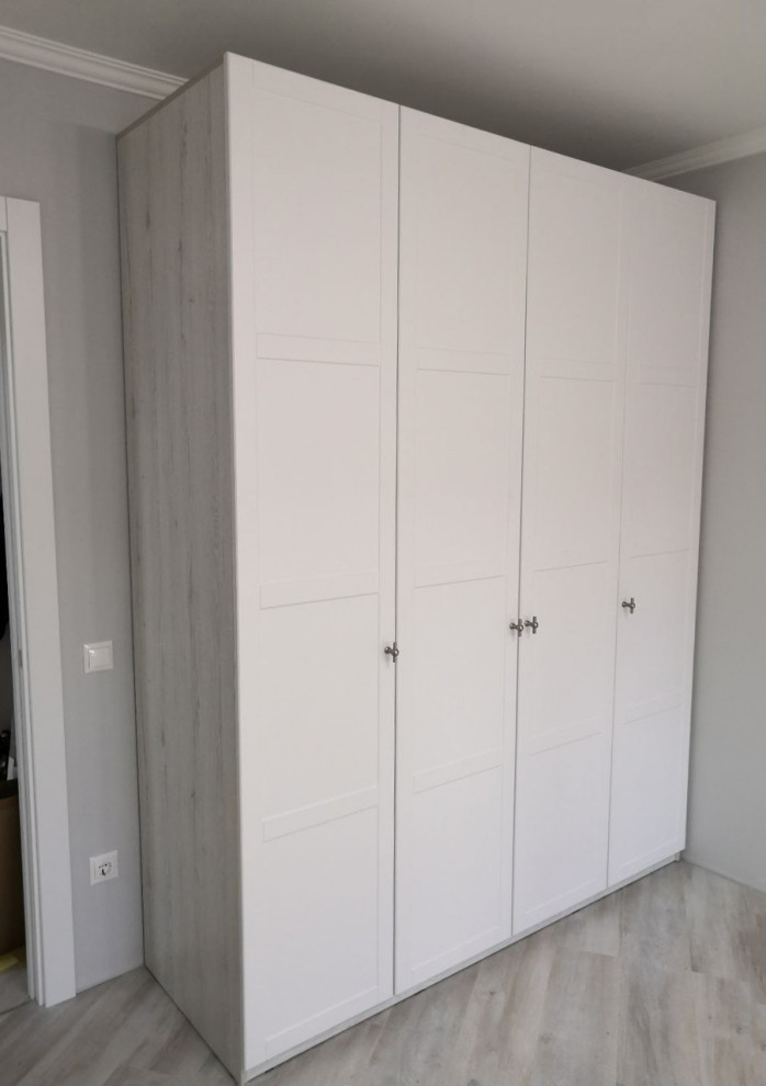 Распашные шкафы