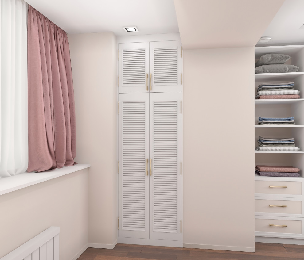 Кабинет и гардеробная в квартире.