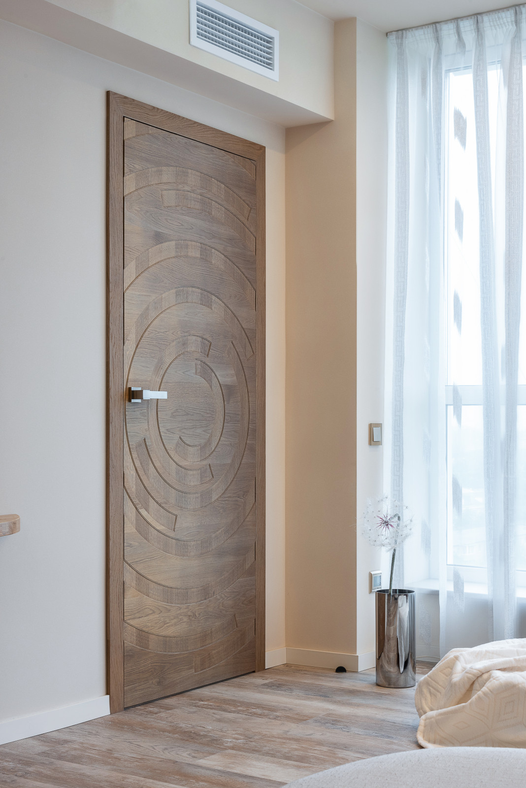 Разные полюса.