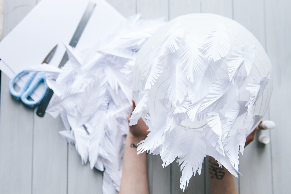 DIY: Как декорировать абажур бумажными перьями своими руками