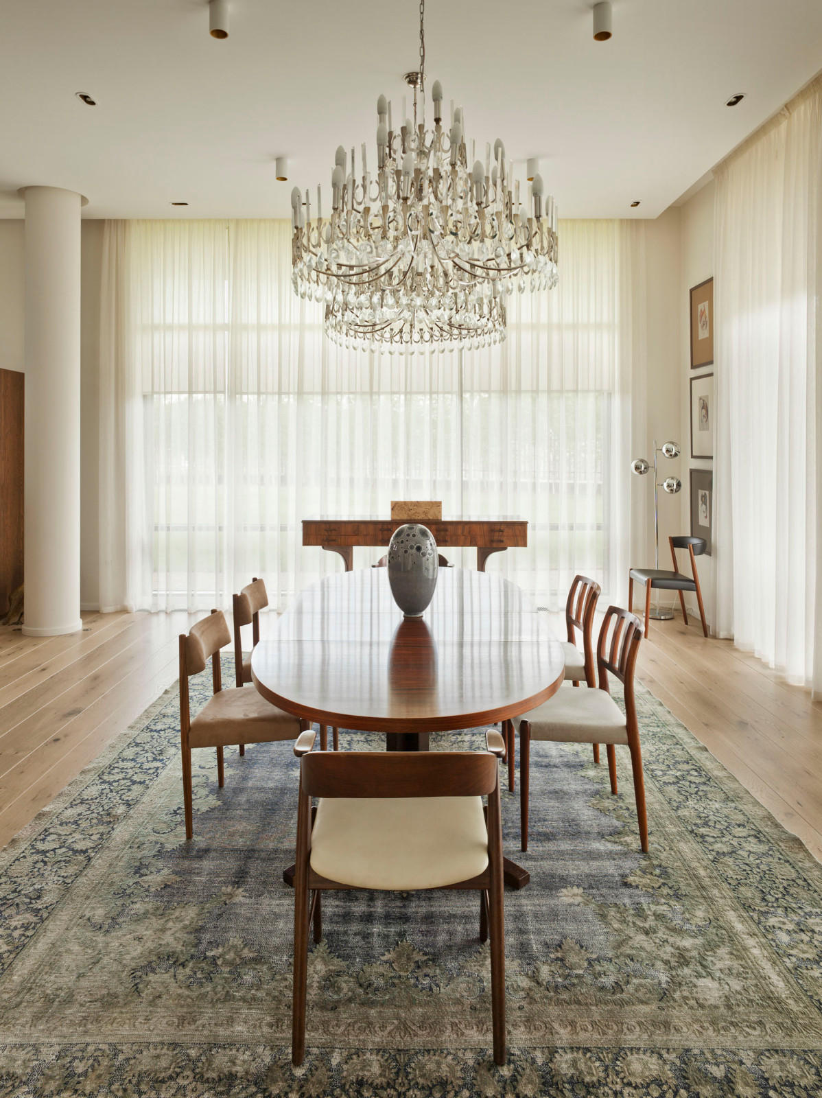 Дом-Питон в в коттеджном поселке «Никольская Слобода» по Новорижскому шоссе.