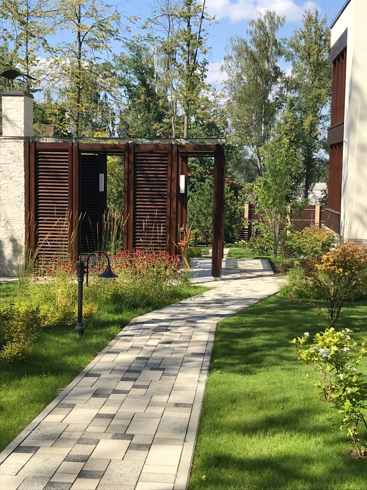 Arbor BBQ with a glass roof. Беседка со стеклянной крышей