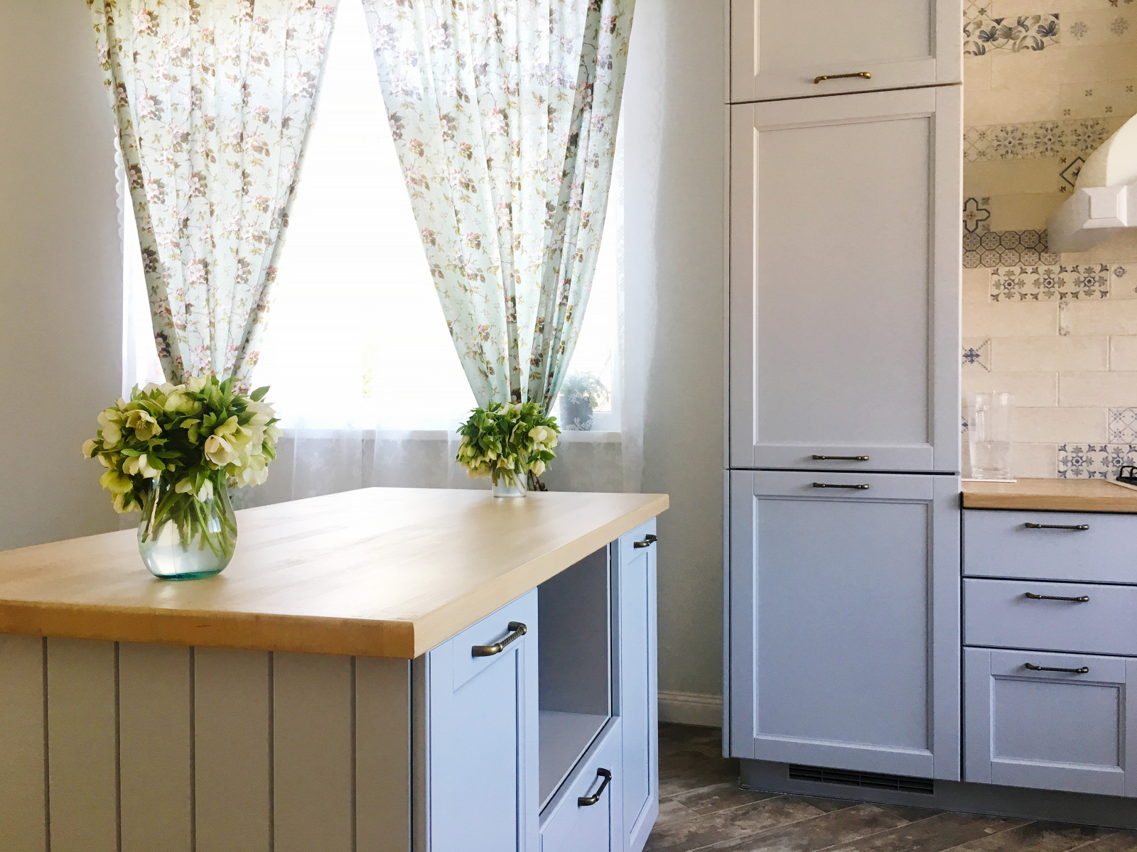 Кухня с фасадами Ларс из бука