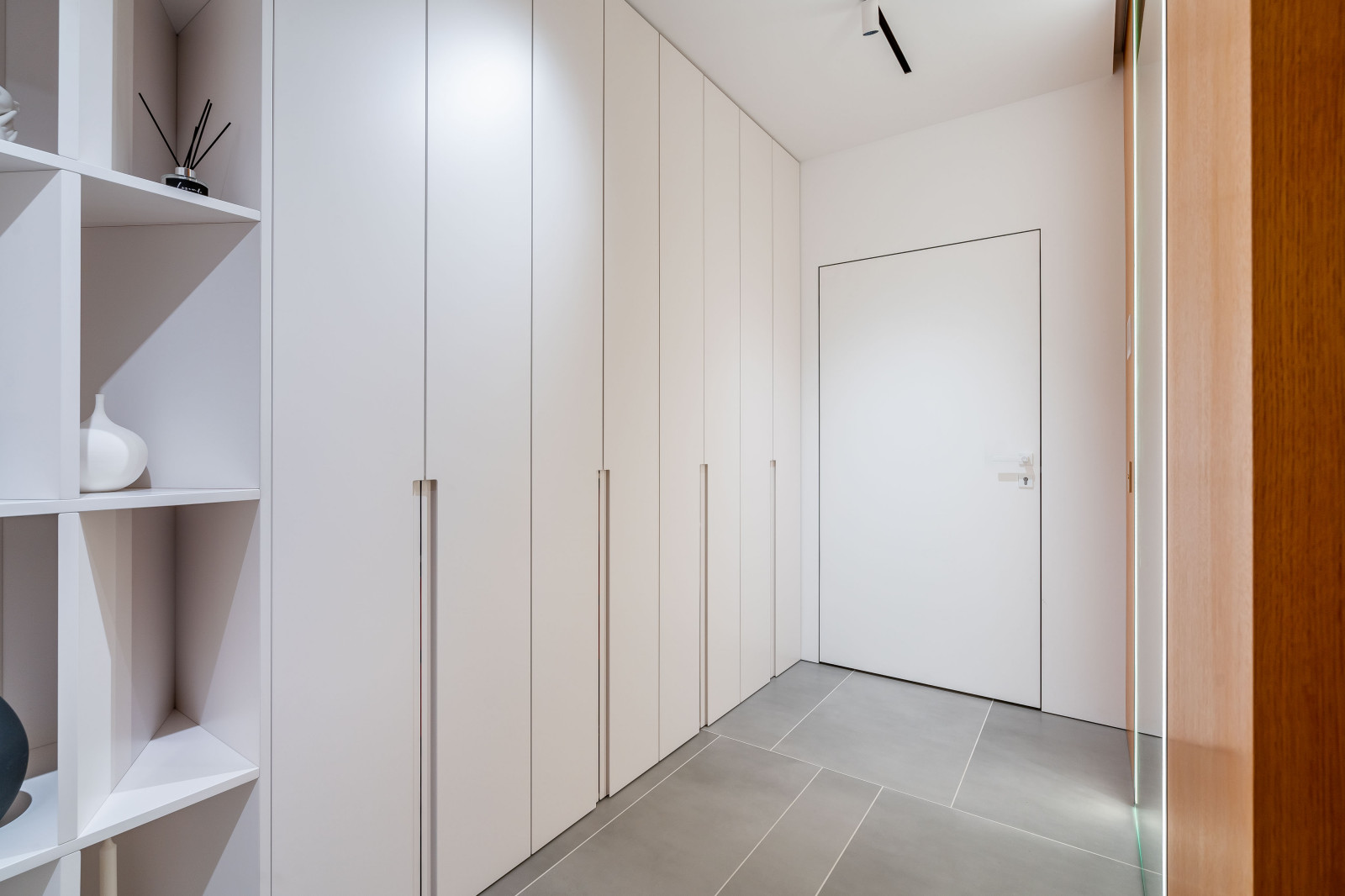 Шкаф, ТВ тумба, стеновые панели ЖК "Легенда Дальневосточный"