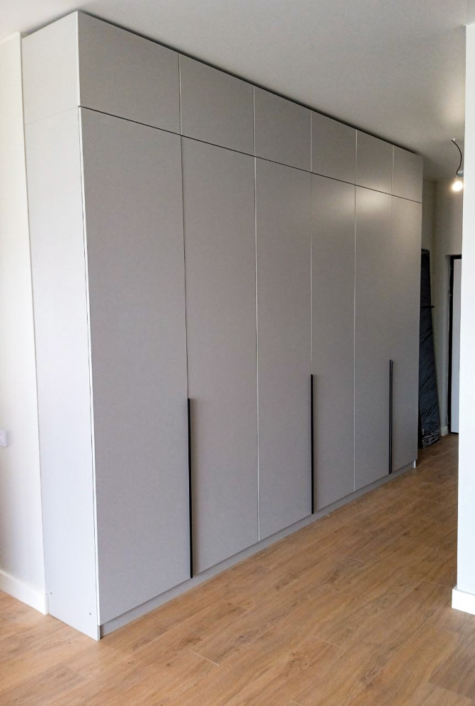 Распашные шкафы