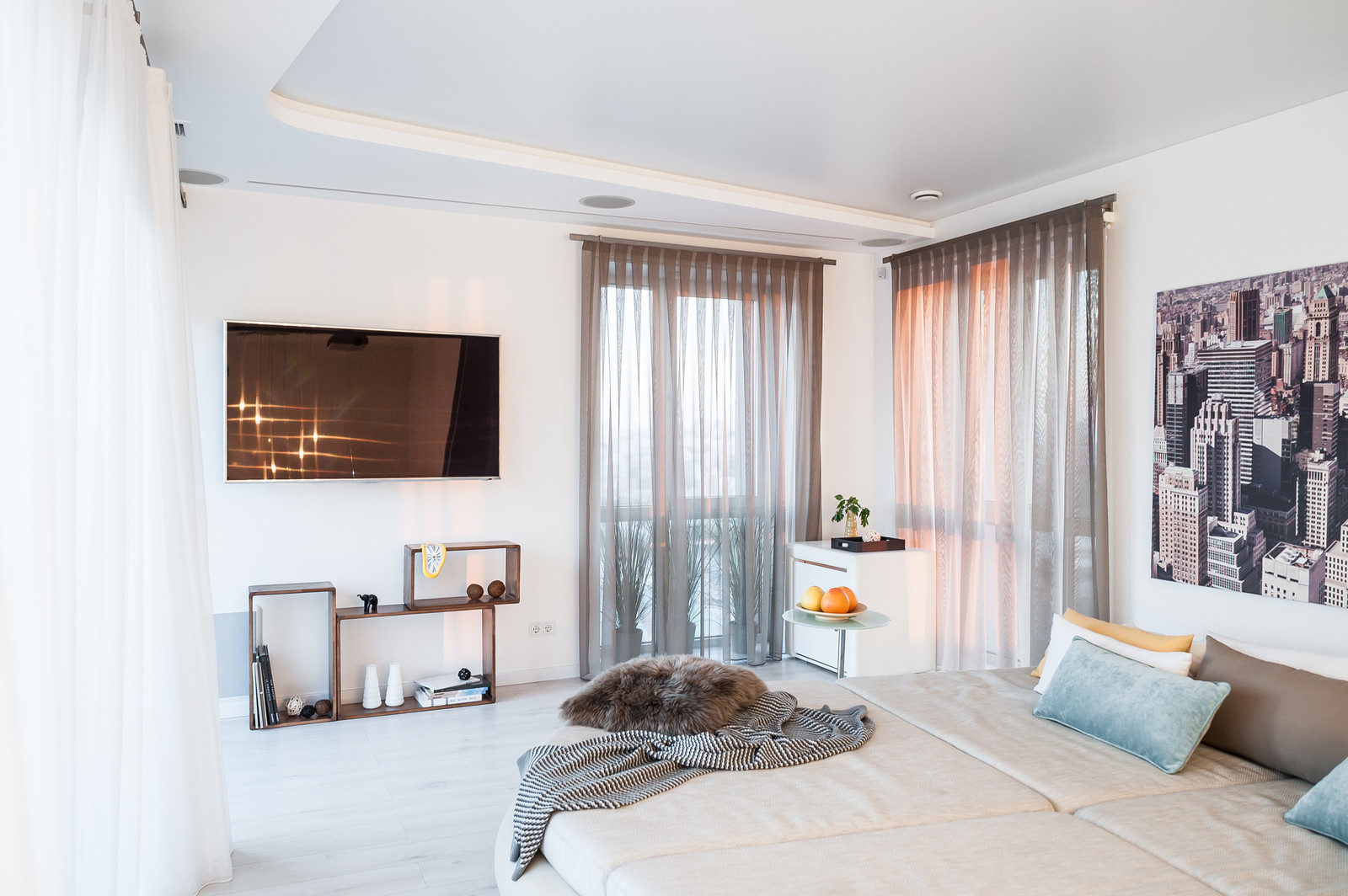 Светлый hi-tech