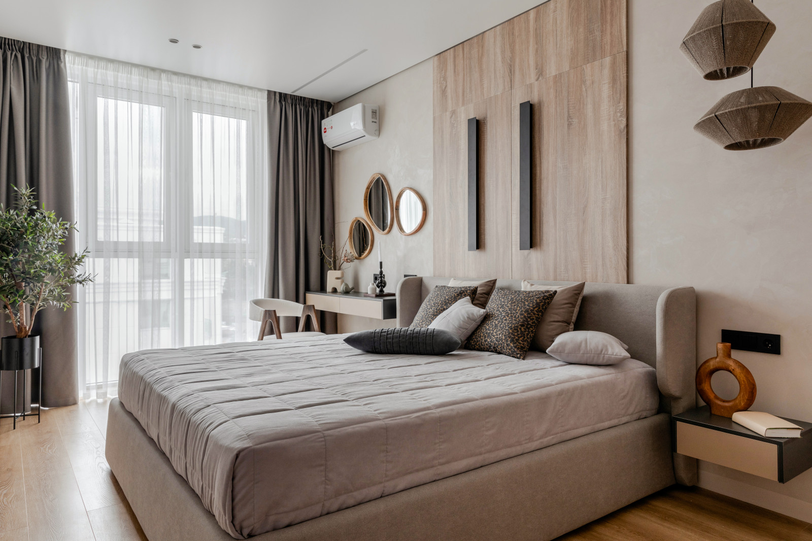 Фото. Теплый минимализм с мрамором и деревом, 62 кв.м.