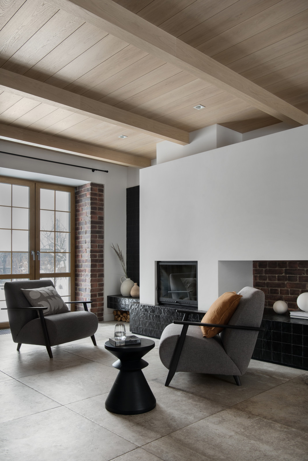 Houzz тур: Современная дача в монохромной гамме