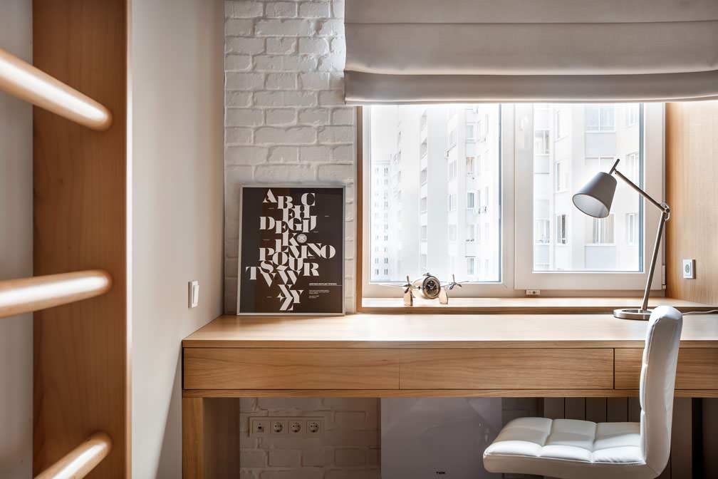 Кирпичная стена в детской комнате