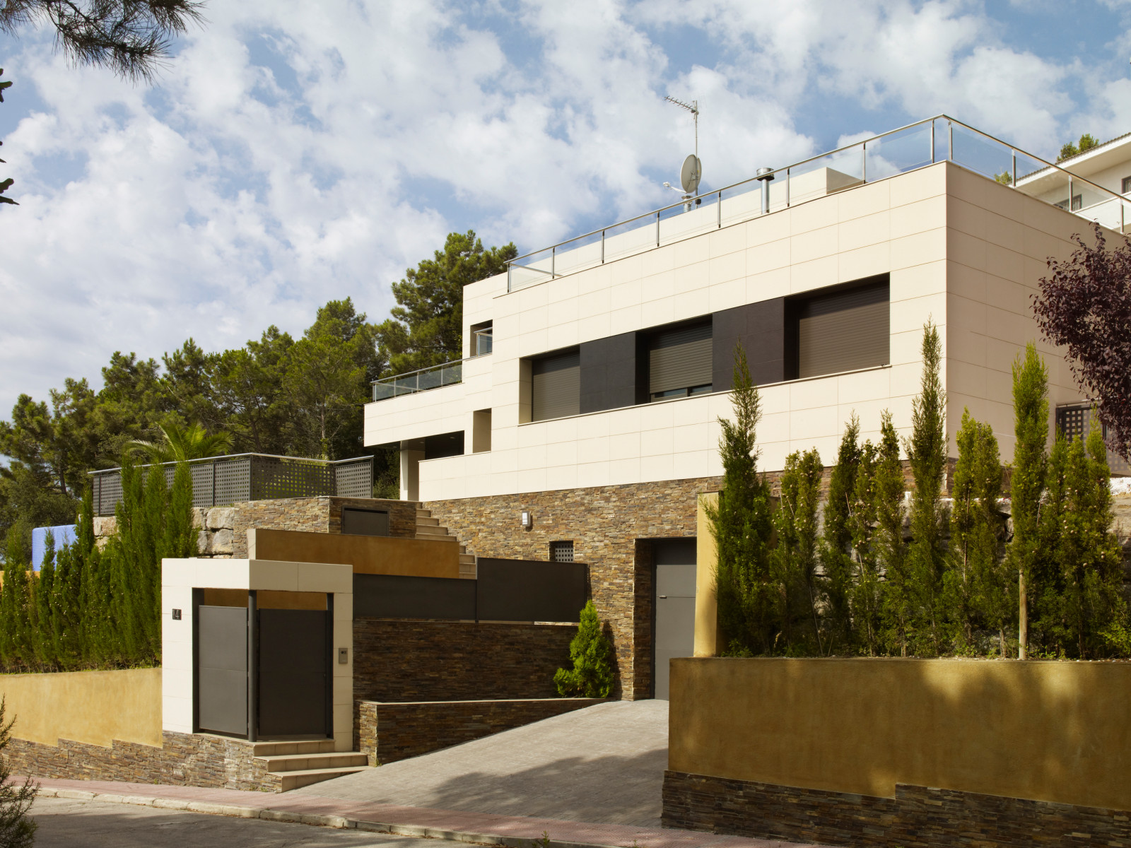 Готовые объекты с панелями Frontek Испания.