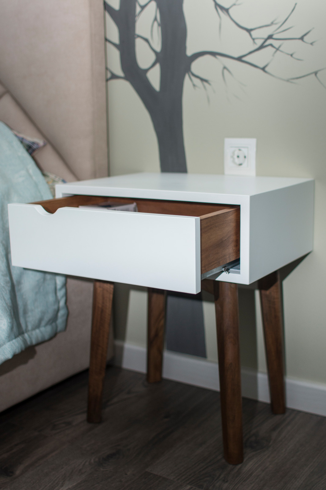 Орех и ретро.