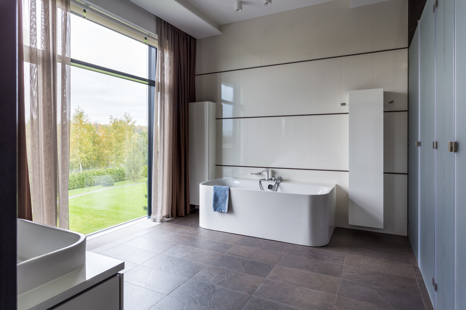 Загородный дом в посёлке Montevil - интерьеры