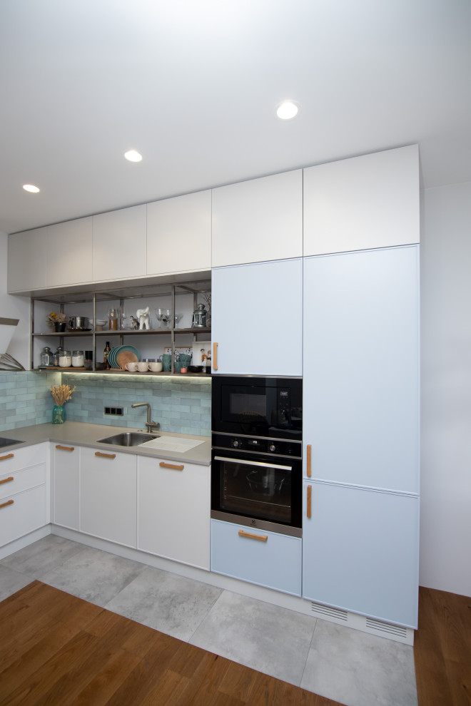 Светлая кухня в неоклассическом стиле