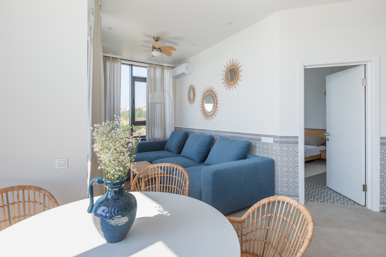 ПОРТУГАЛЬСКИЙ МИНИМАЛИЗМ НА БЕРЕГУ ЧЕРНОГО МОРЯ: КВАРТИРА 74.4 М2