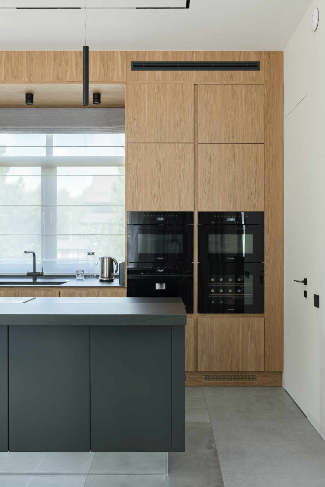 Строительство и внутренняя отделка частного дома в современном стиле