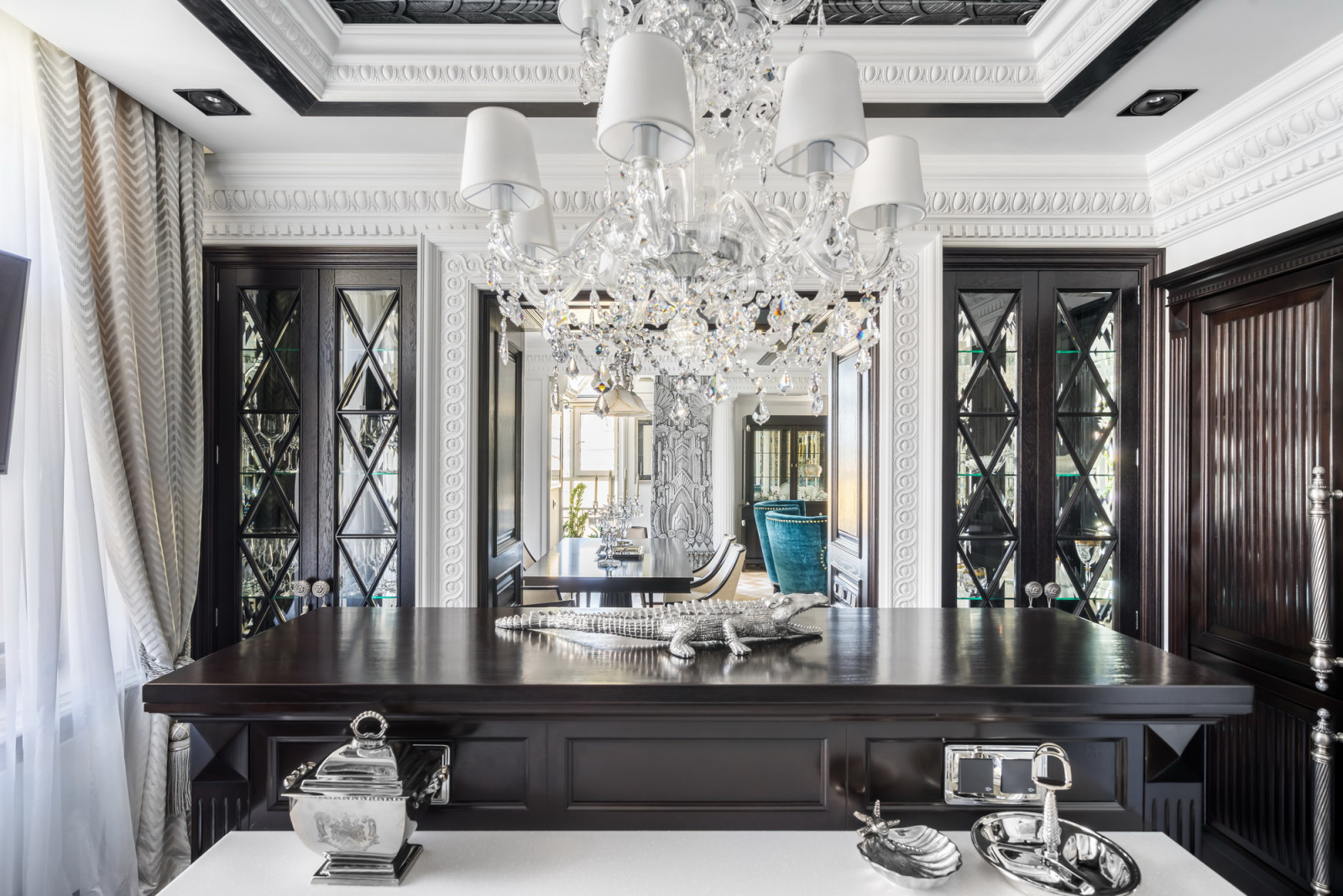 Интерьер квартиры в стиле современной классики с элементами Ар-Деко в Петербурге