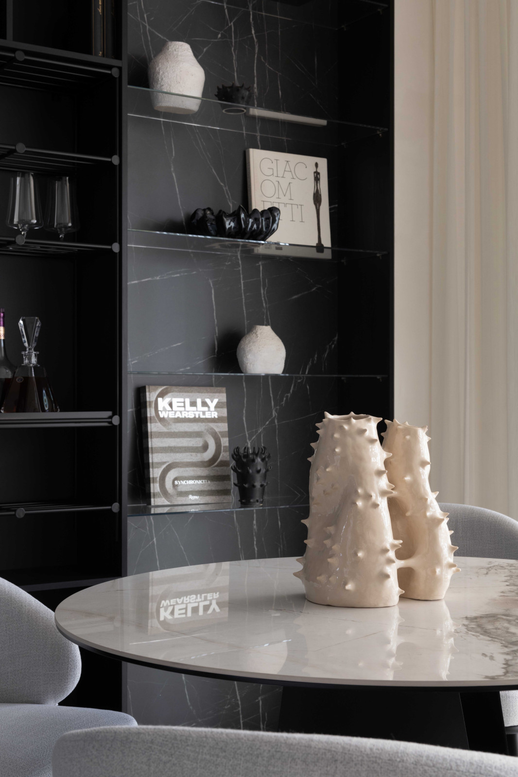 черно-белое