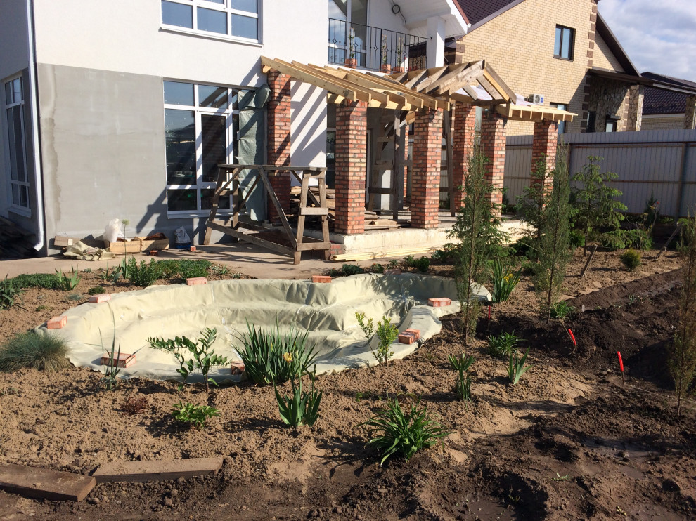 Обложка проекта: Садовый пруд с мостиком