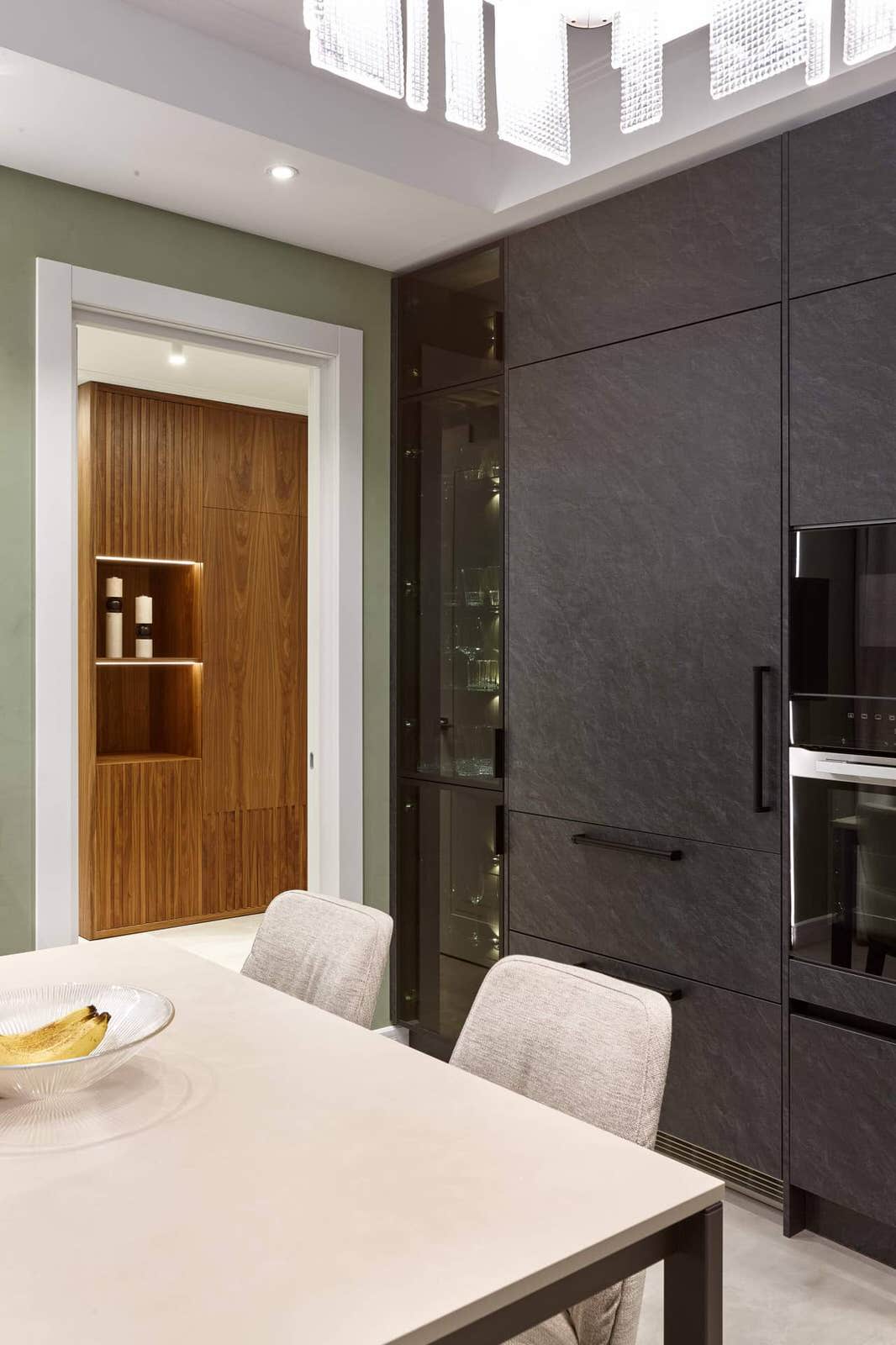 Дизайн и ремонт квартиры в ЖК «Мосфильмовский» — Бабушка и внучка