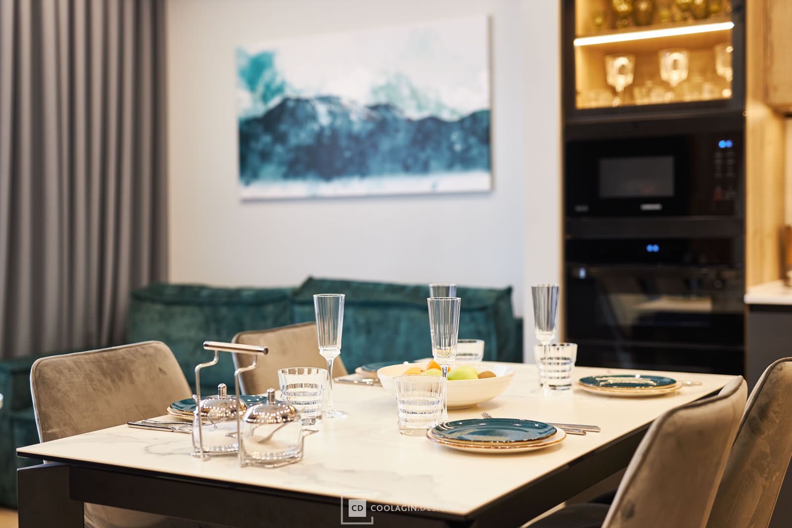 Двухкомнатная квартира с большим угловым окном