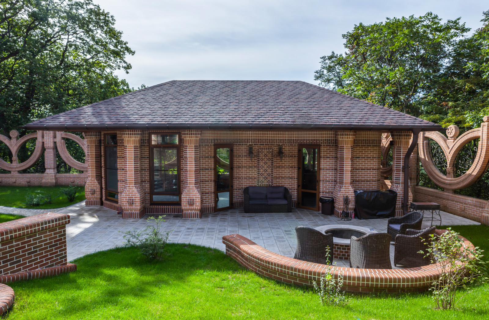 Беседка из кирпича