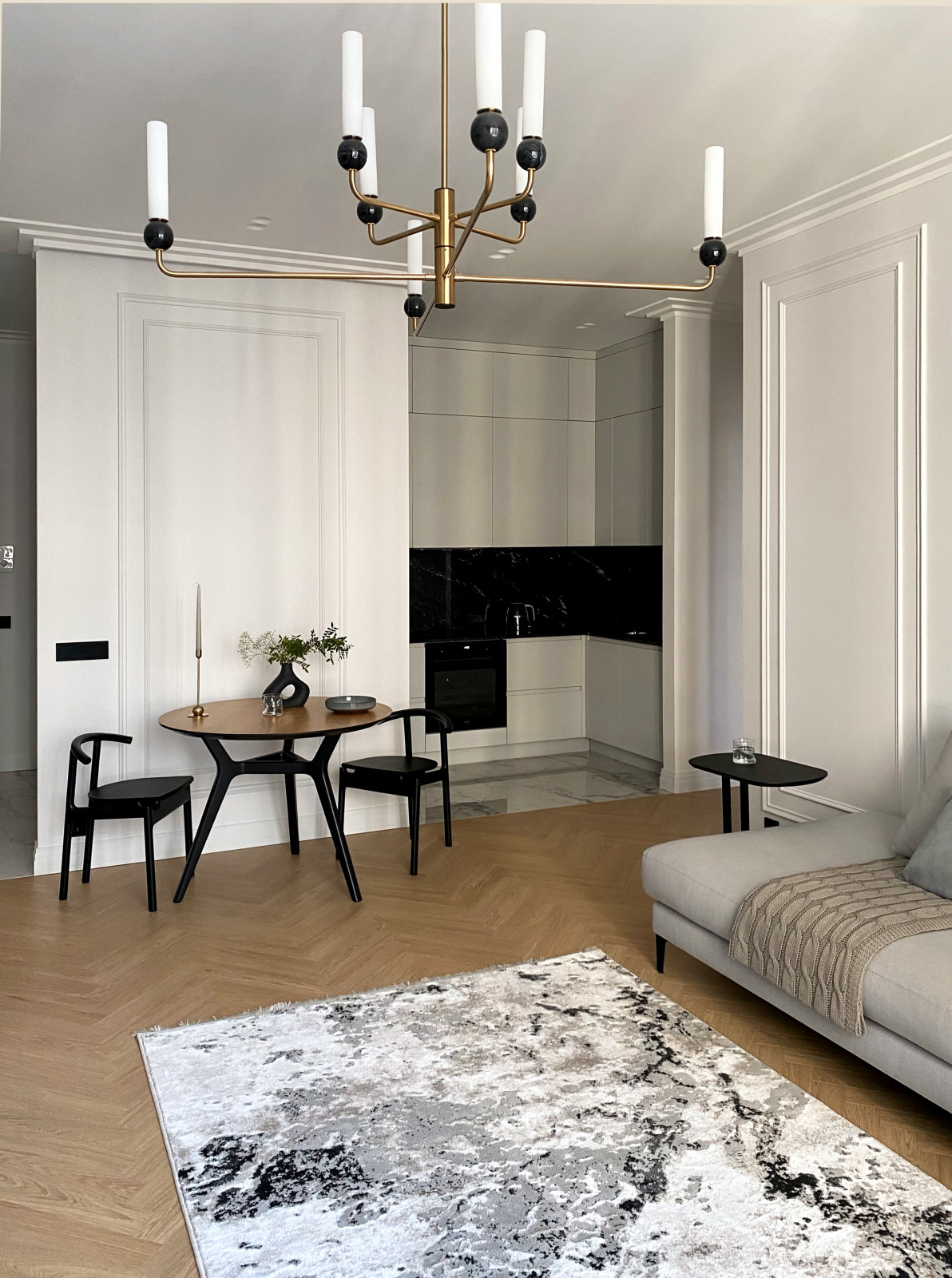 Графичный "Черно-белый" интерьер для студентки архитектурного ВУЗа