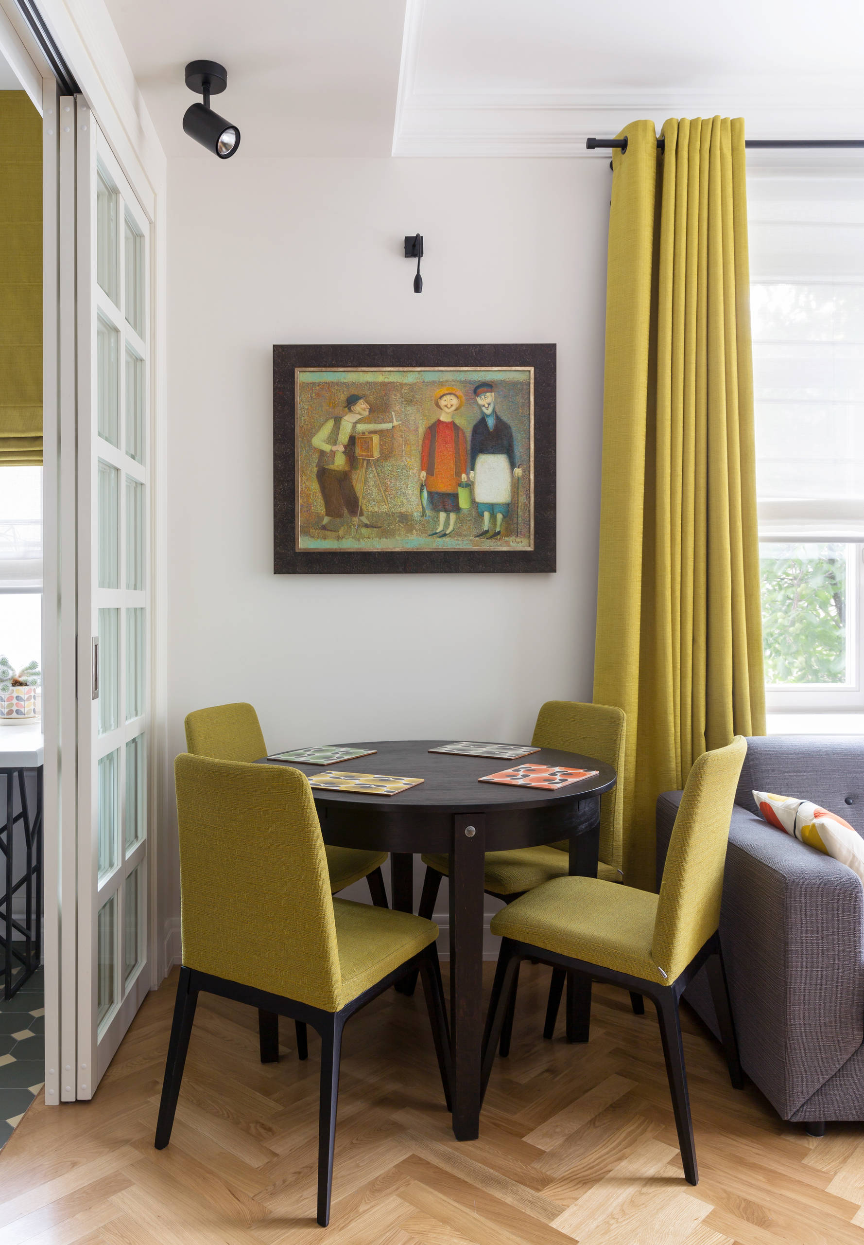 В гостях: Грузинские картины и бабушкина мебель в «сталинке»