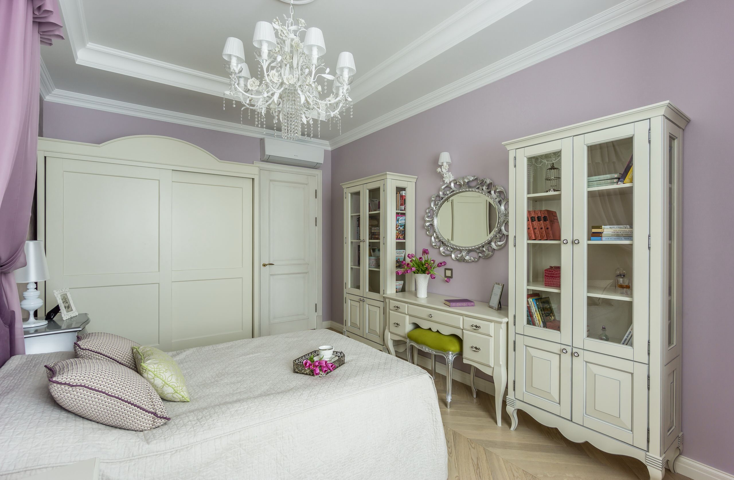 Houzz тур: Интерьер с графичной гостиной и просторным холлом