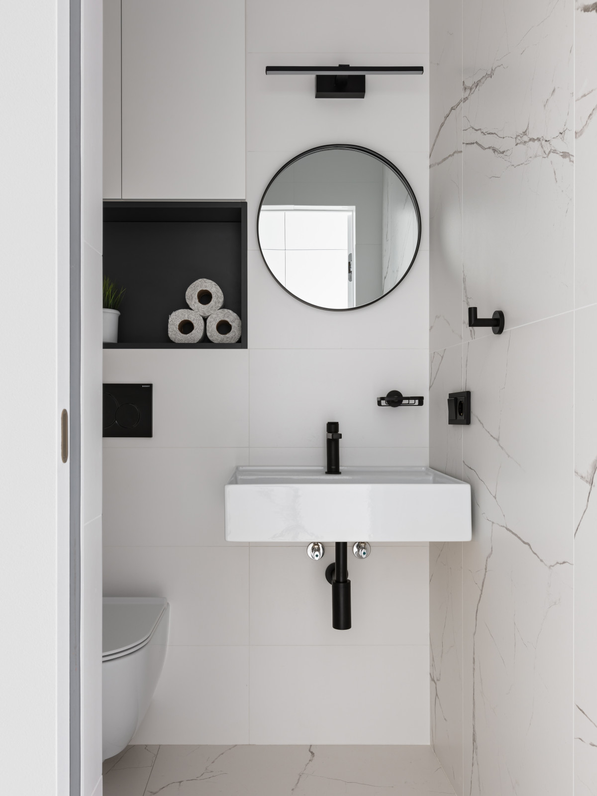 Цветовой минимализм в арендной квартире .