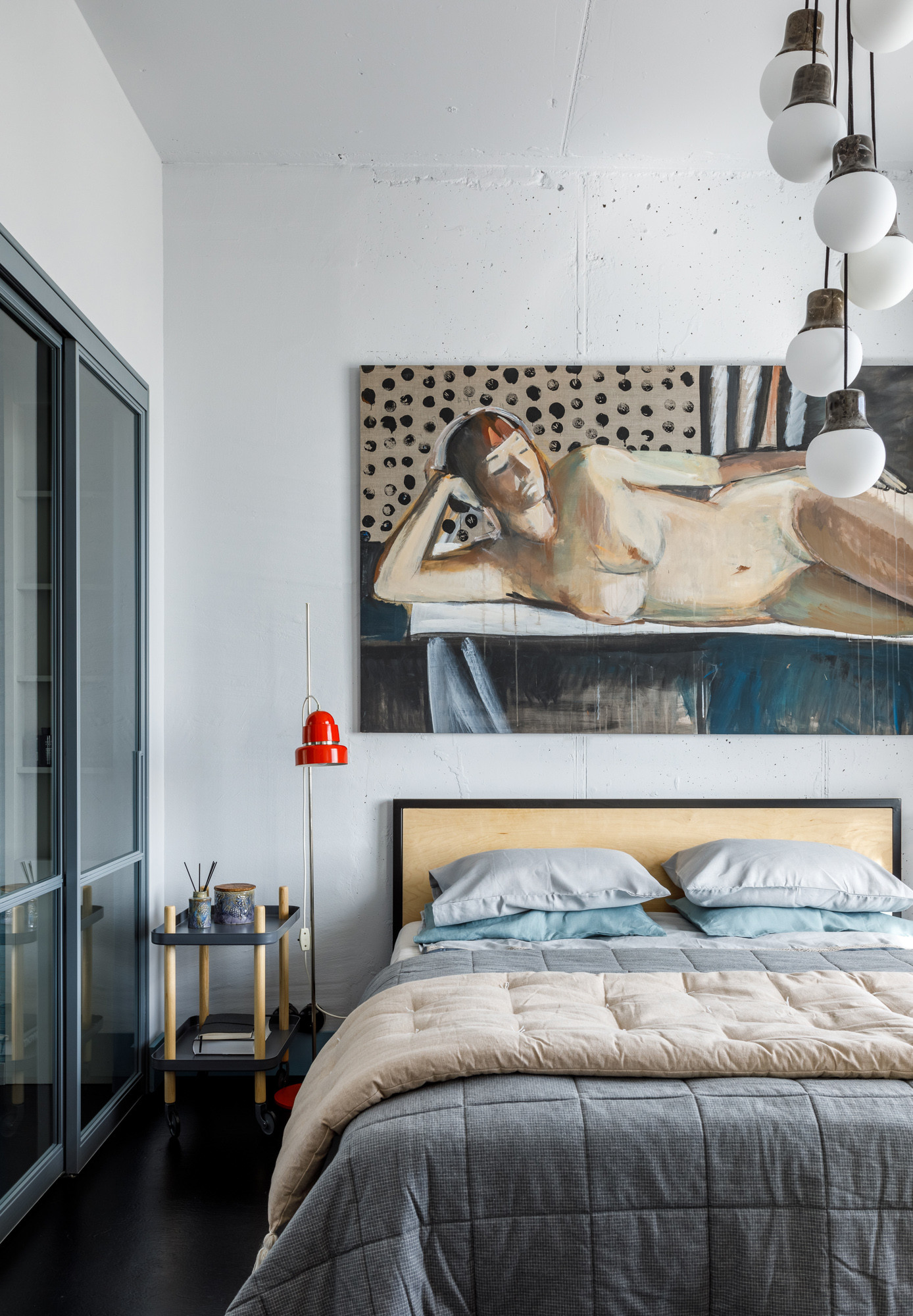 В гостях: Квартира дизайнера — с винтажным декором и сауной