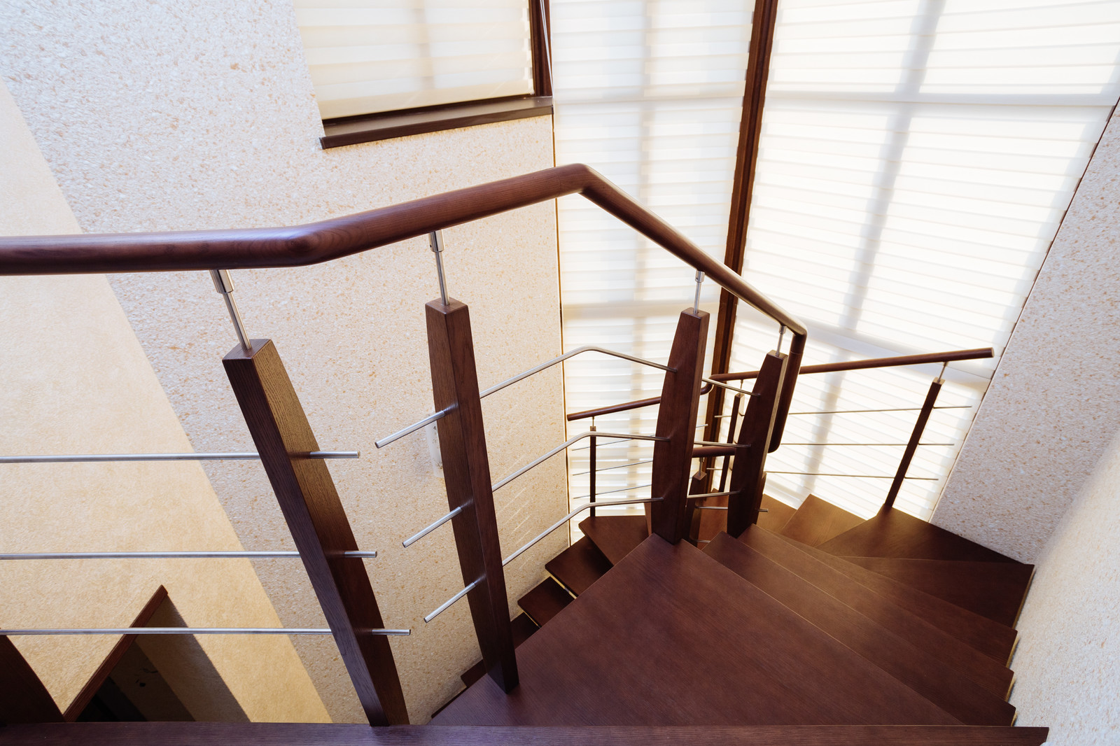 27. Лестница на двух металлических косоурах в г. Шумерля