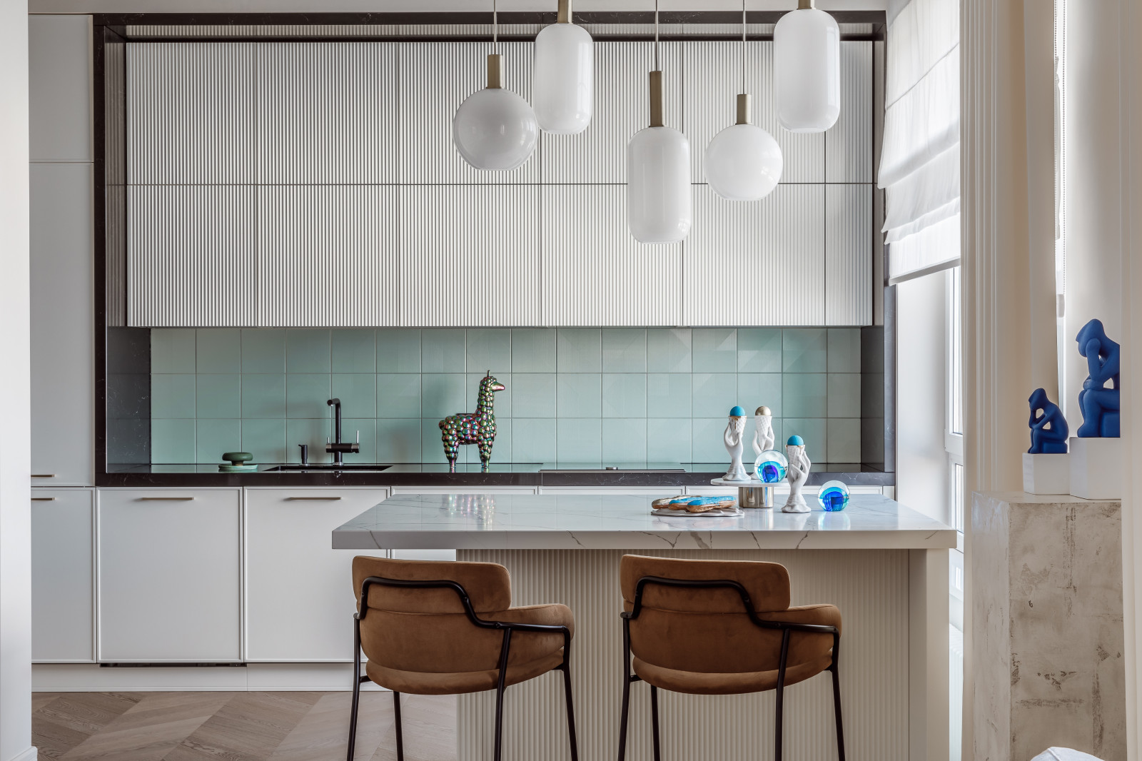 Дом с синими человечками