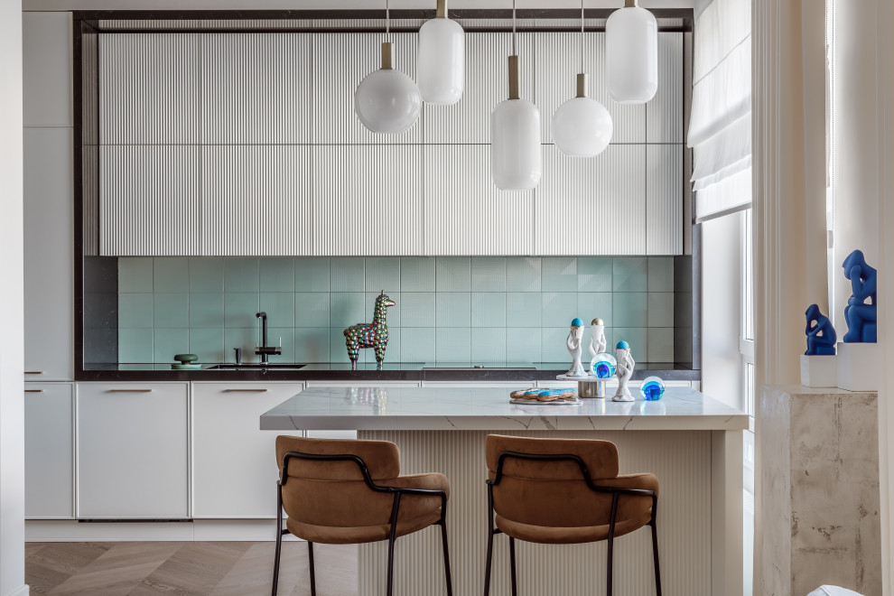 Дом с синими человечками