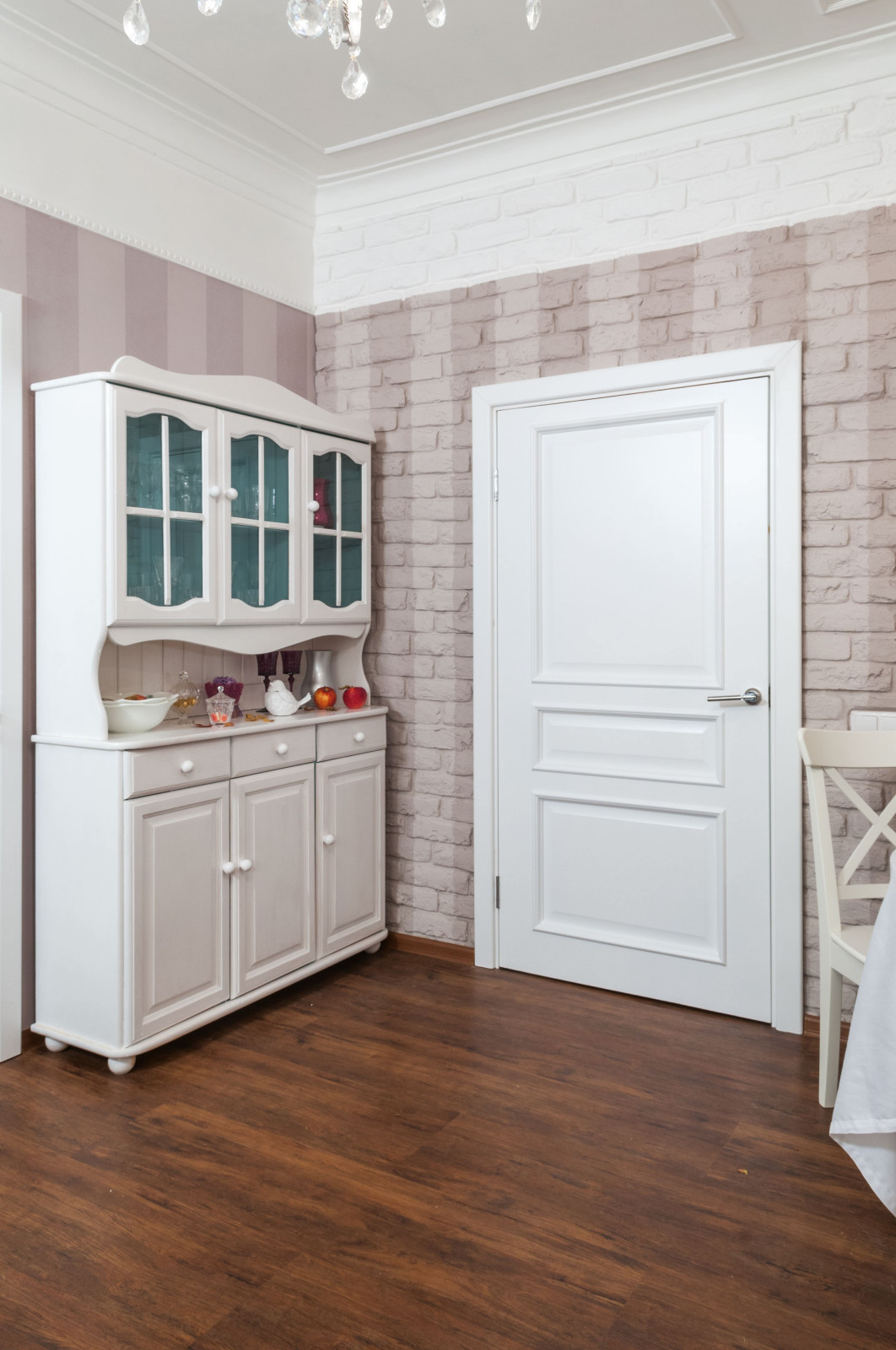 В этом проекте использован виниловый пол Corkstyle http://www.corkstyle.ru/catal